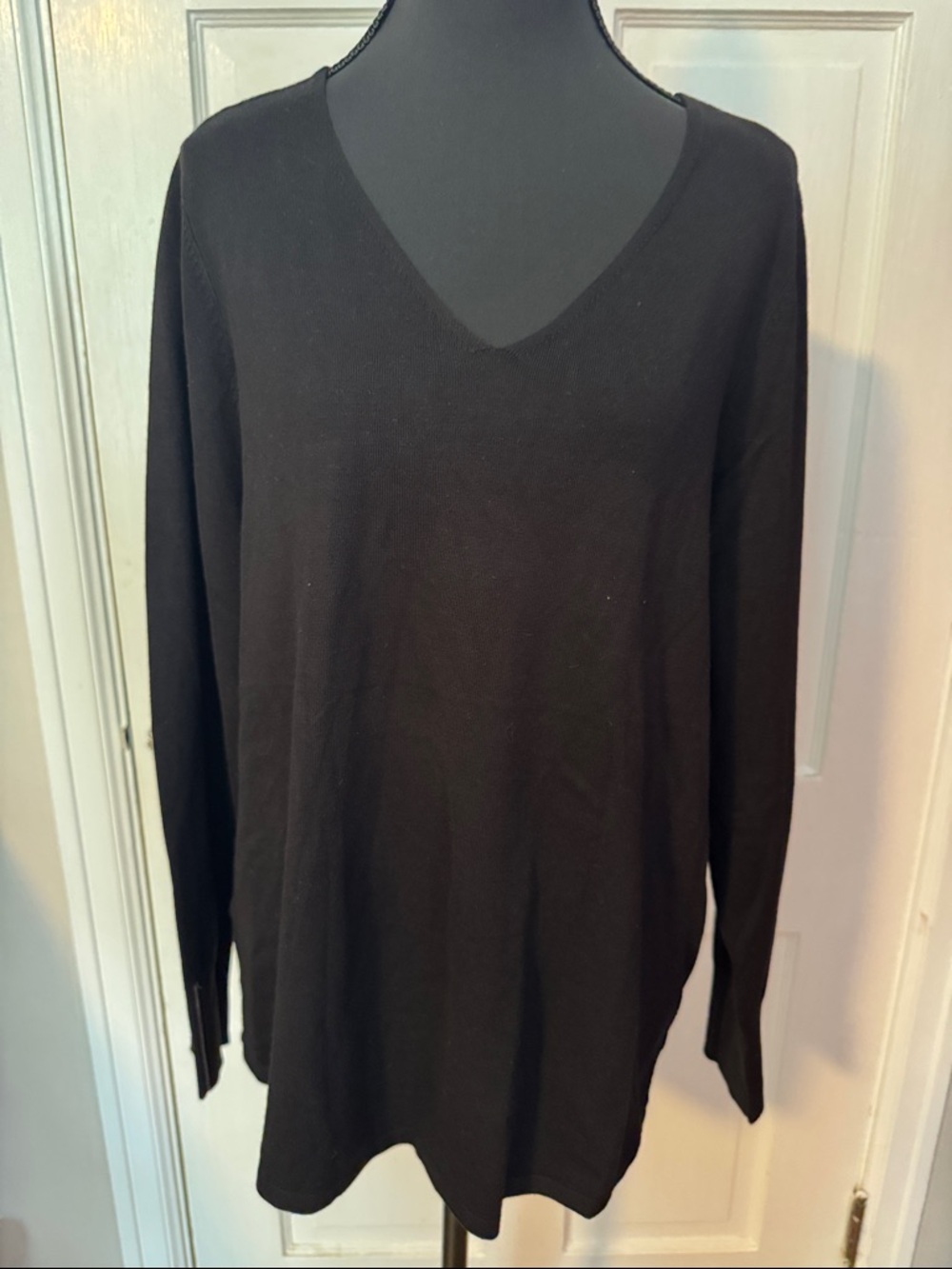 Chico's Black Pullover Knit V-Neck Caviar Tipping Top Lightweight Sweater Sz L